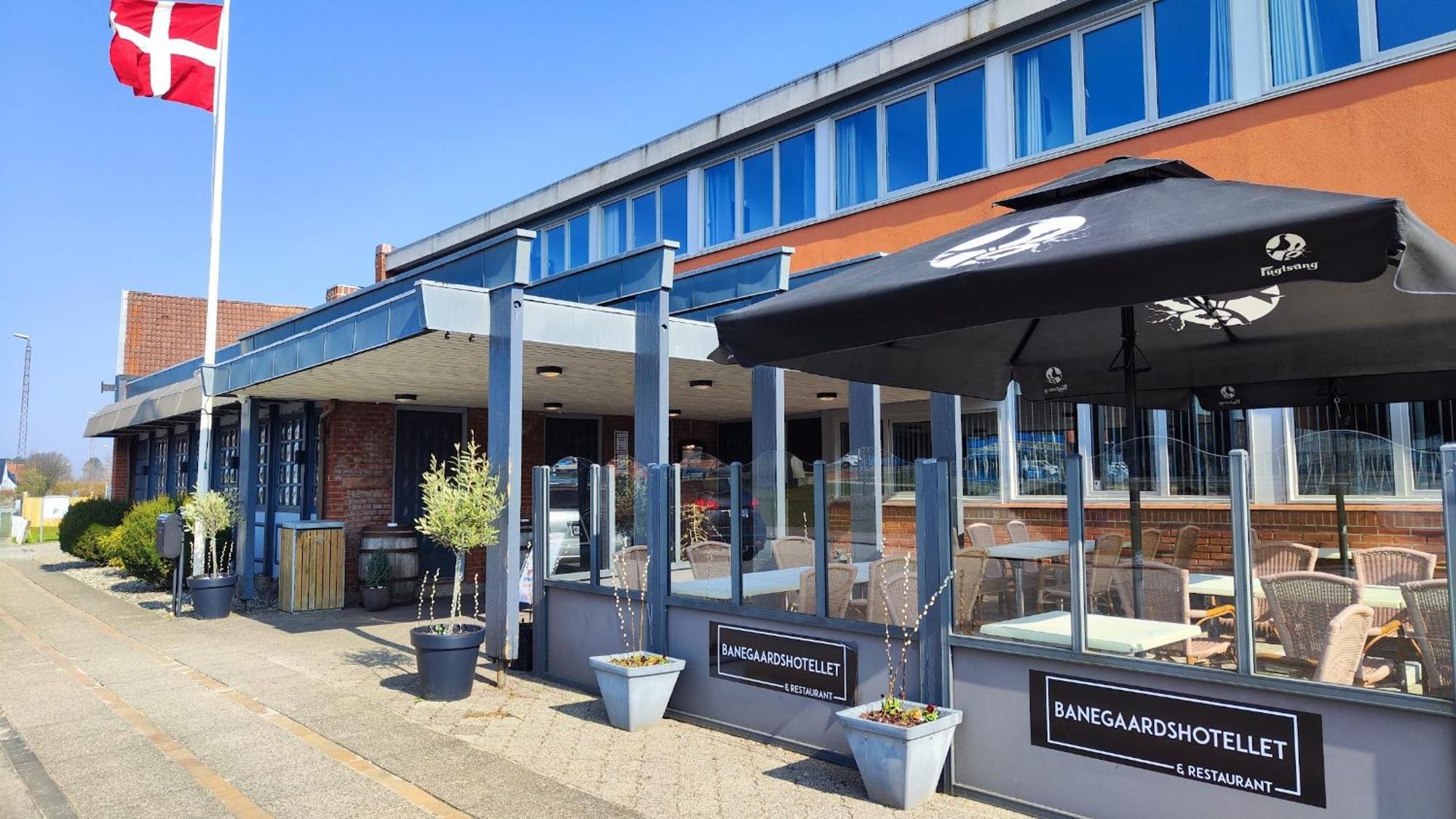 Banegaardshotellet Vojens Exterior foto